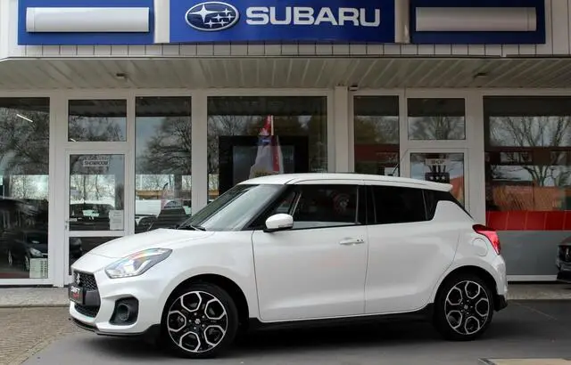 Photo 1 : Suzuki Swift 2021 Petrol