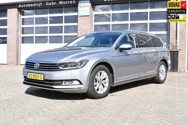 Photo 1 : Volkswagen Passat 2019 Essence