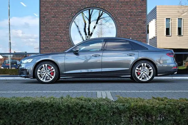 Photo 1 : Audi S8 2021 Essence