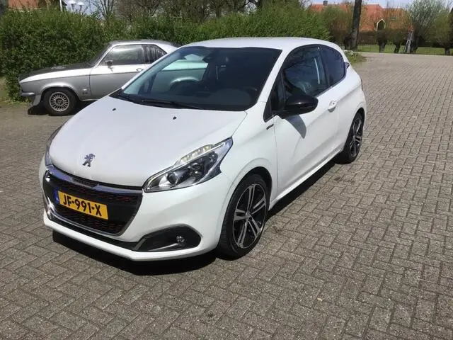 Photo 1 : Peugeot 208 2016 Petrol