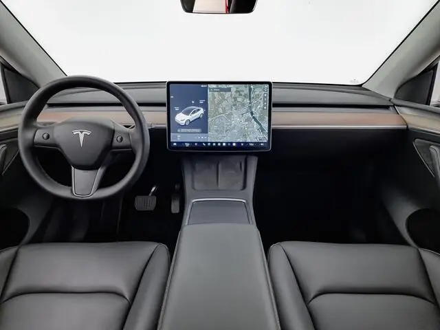 Photo 1 : Tesla Model Y 2021 Électrique