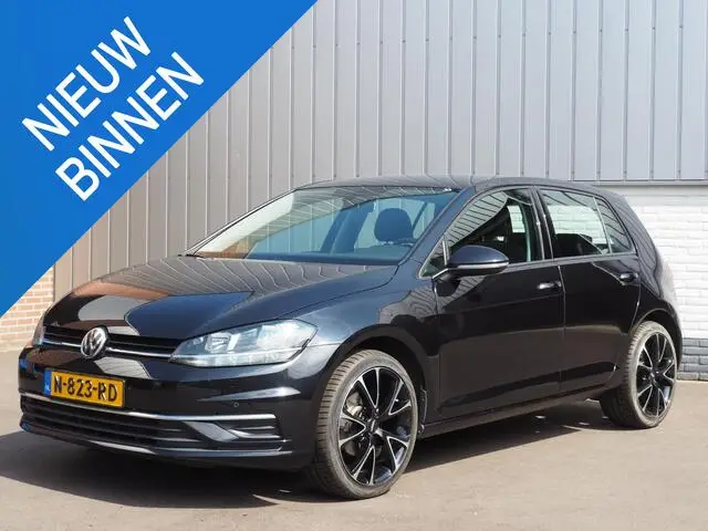 Photo 1 : Volkswagen Golf 2019 Petrol