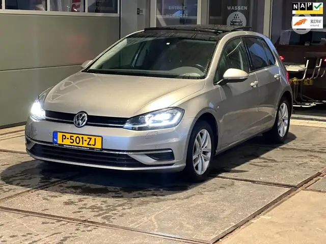 Photo 1 : Volkswagen Golf 2019 Essence