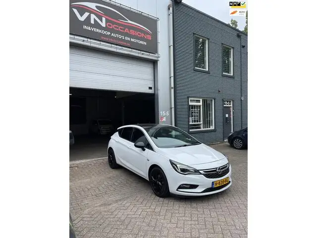 Photo 1 : Opel Astra 2018 Petrol