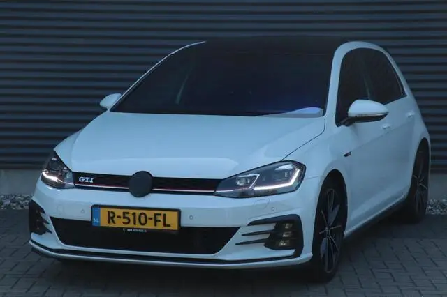 Photo 1 : Volkswagen Golf 2018 Petrol