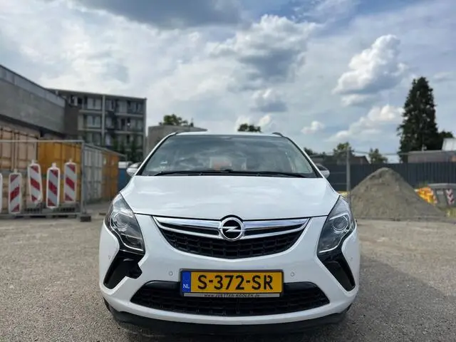 Photo 1 : Opel Zafira 2016 Petrol