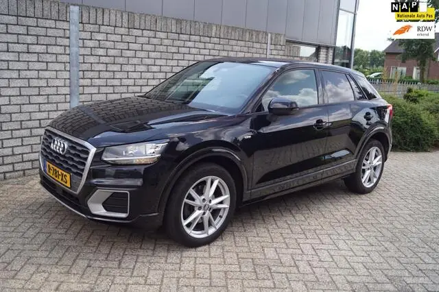 Photo 1 : Audi Q2 2018 Petrol