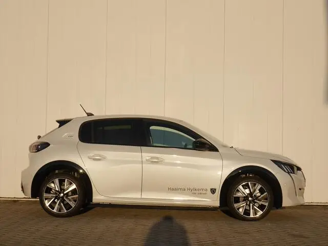 Photo 1 : Peugeot 208 2021 Petrol