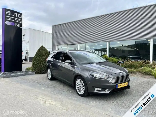 Photo 1 : Ford Focus 2018 Petrol