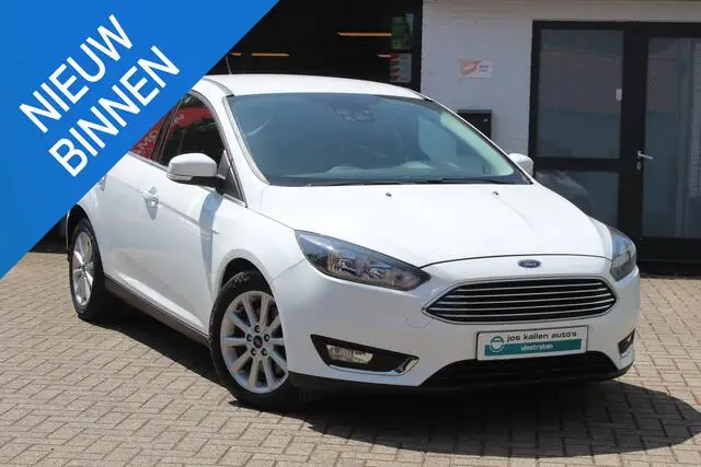 Photo 1 : Ford Focus 2015 Petrol