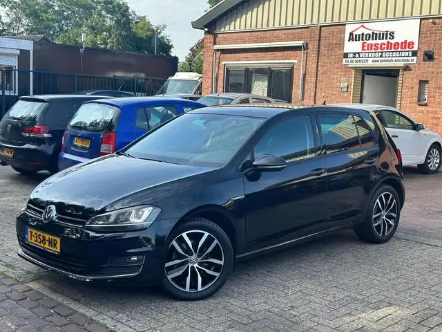 Photo 1 : Volkswagen Golf 2015 Petrol