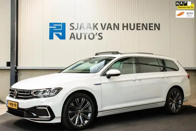 Photo 1 : Volkswagen Passat 2021 Hybride