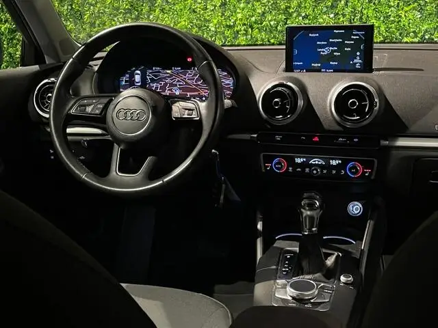 Photo 1 : Audi A3 2017 Petrol