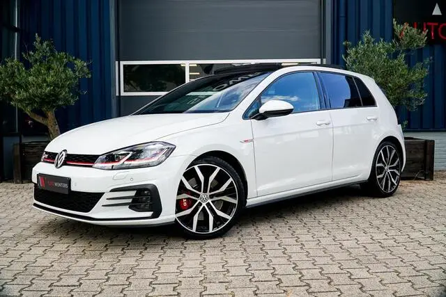 Photo 1 : Volkswagen Golf 2018 Petrol