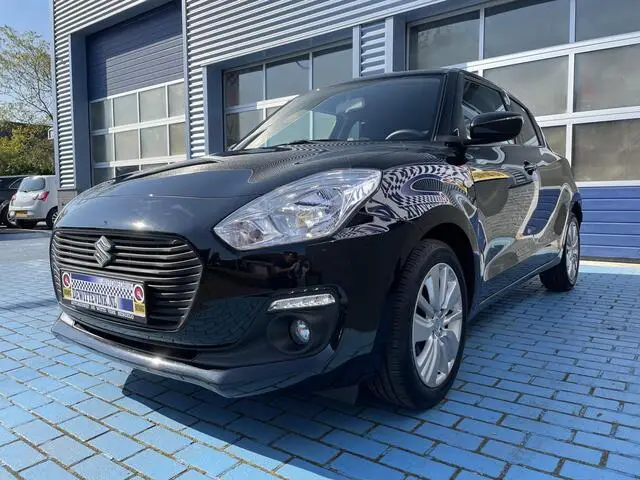 Photo 1 : Suzuki Swift 2018 Petrol