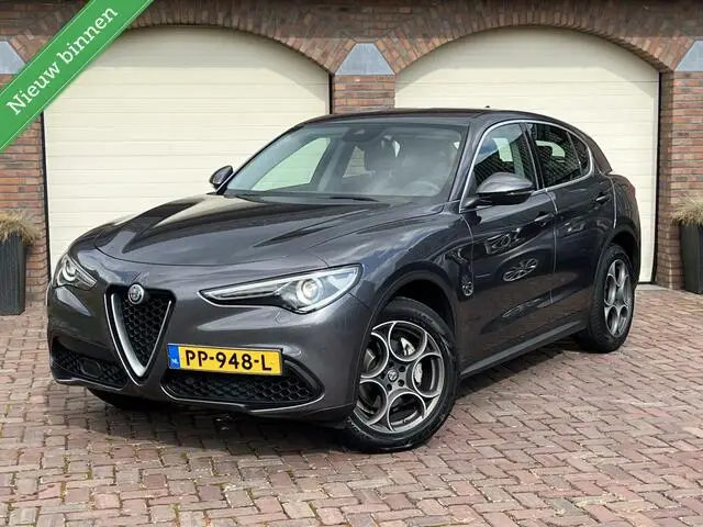 Photo 1 : Alfa Romeo Stelvio 2017 Petrol