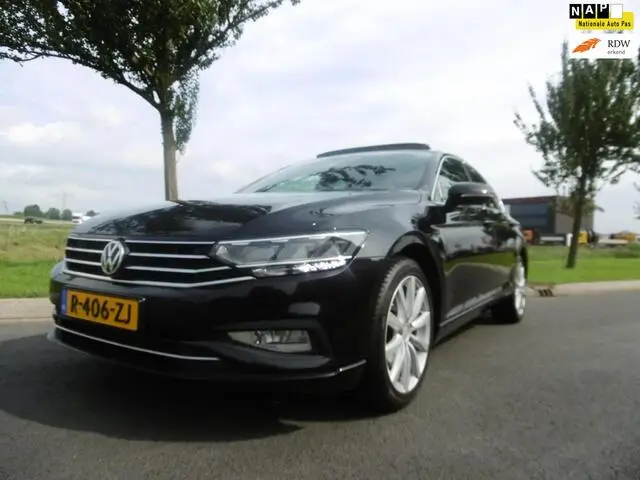 Photo 1 : Volkswagen Passat 2019 Petrol