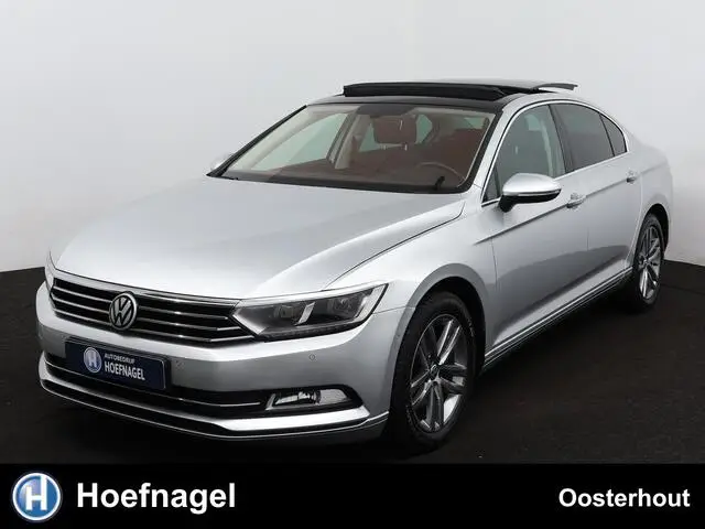 Photo 1 : Volkswagen Passat 2015 Petrol