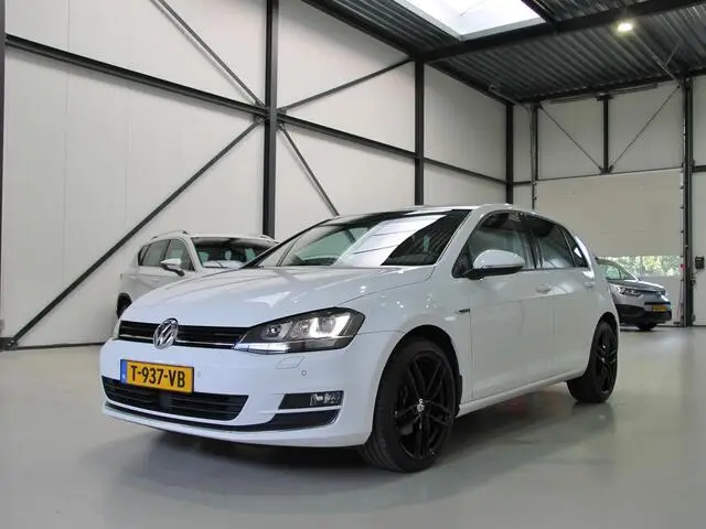 Photo 1 : Volkswagen Golf 2015 Petrol