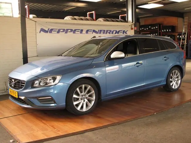 Photo 1 : Volvo V60 2015 Petrol