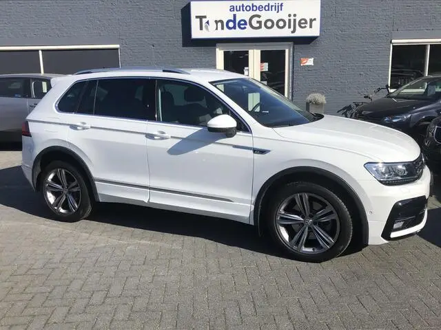 Photo 1 : Volkswagen Tiguan 2020 Essence