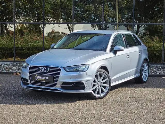 Photo 1 : Audi A3 2015 Hybride