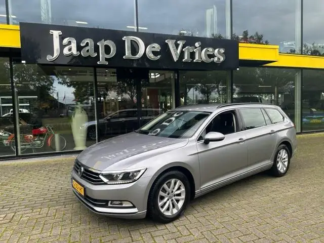 Photo 1 : Volkswagen Passat 2019 Petrol