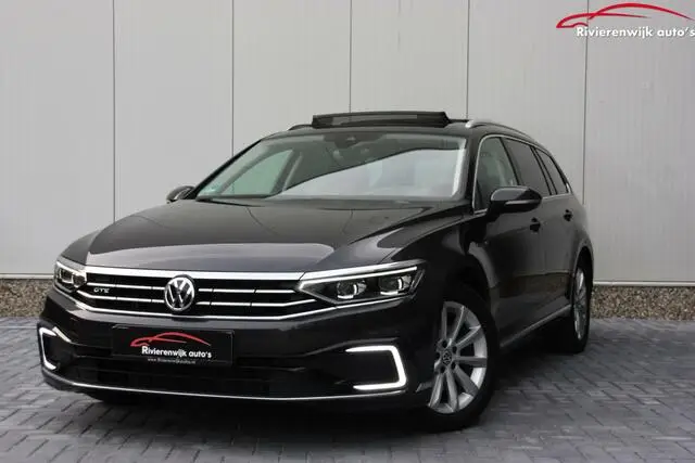 Photo 1 : Volkswagen Passat 2019 Hybride