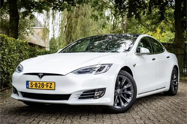 Photo 1 : Tesla Model S 2019 Électrique