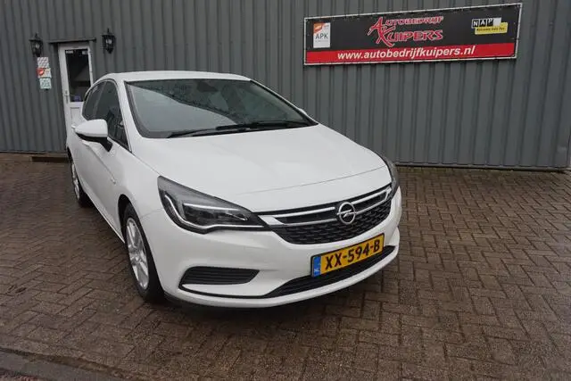 Photo 1 : Opel Astra 2019 Petrol