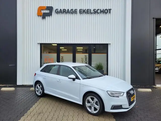 Photo 1 : Audi A3 2017 Hybride