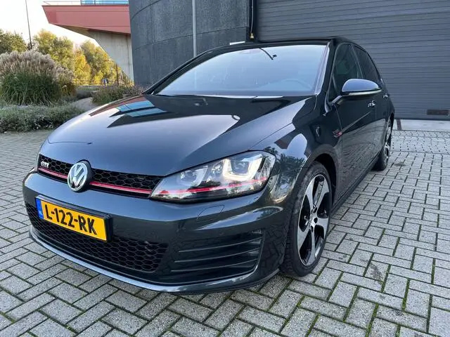 Photo 1 : Volkswagen Golf 2016 Petrol