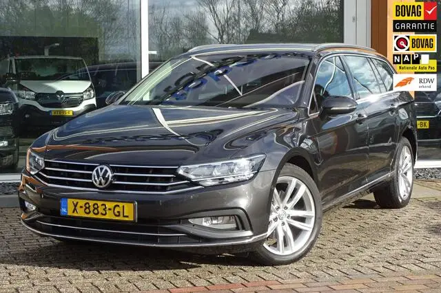 Photo 1 : Volkswagen Passat 2020 Petrol