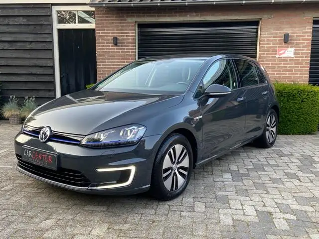 Photo 1 : Volkswagen Golf 2017 Électrique