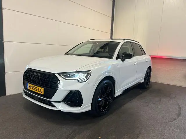 Photo 1 : Audi Q3 2019 Petrol