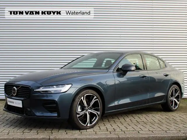 Photo 1 : Volvo S60 2023 Essence