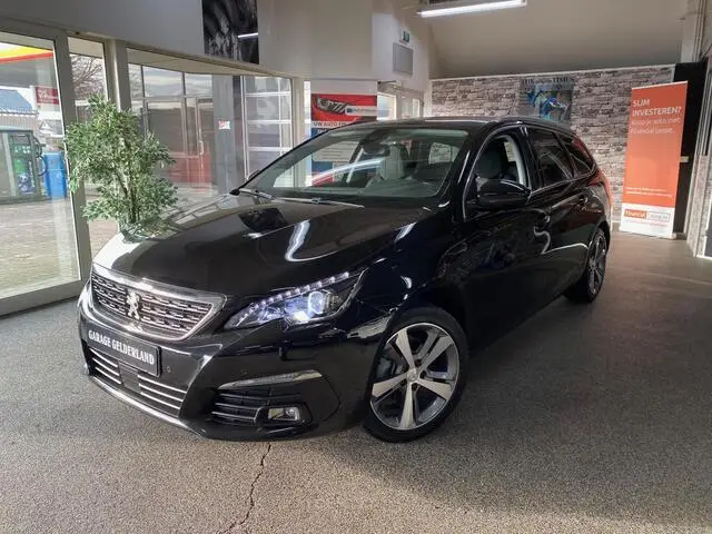 Photo 1 : Peugeot 308 2018 Petrol