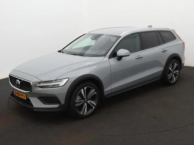 Photo 1 : Volvo V60 2023 Essence