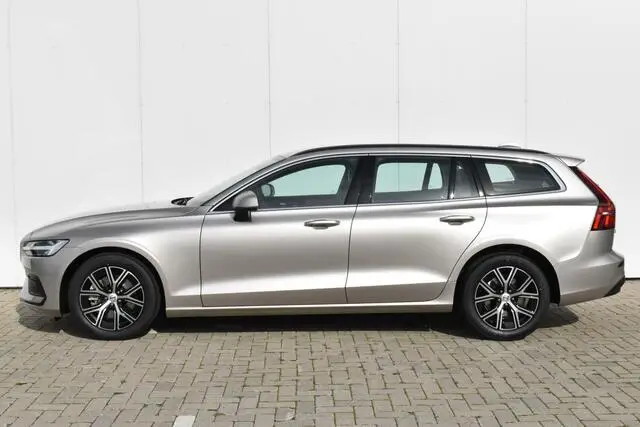 Photo 1 : Volvo V60 2022 Petrol