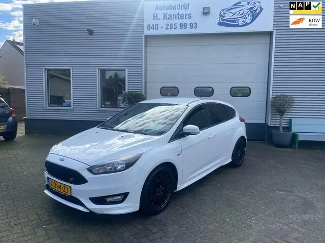 Photo 1 : Ford Focus 2017 Petrol