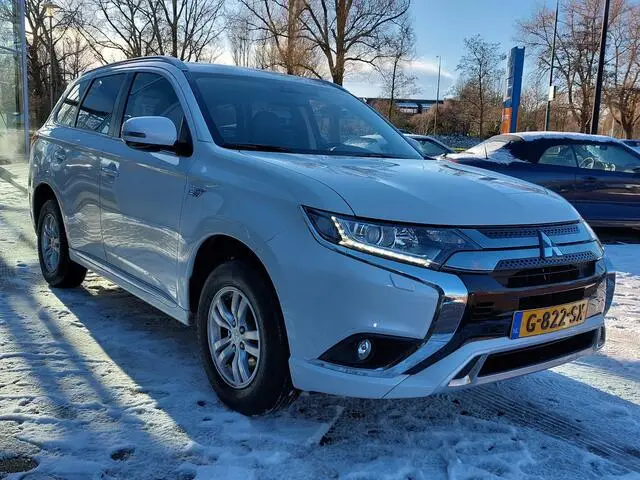 Photo 1 : Mitsubishi Outlander 2019 Hybride