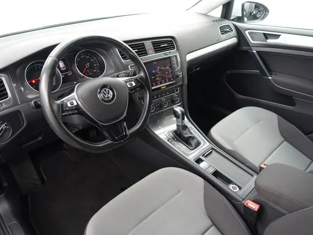 Photo 1 : Volkswagen Golf 2016 Électrique