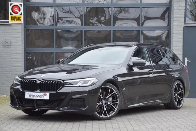 Bmw Serie 5 5-SERIE Touring 540i xDrive M sport | Pano| Leer |