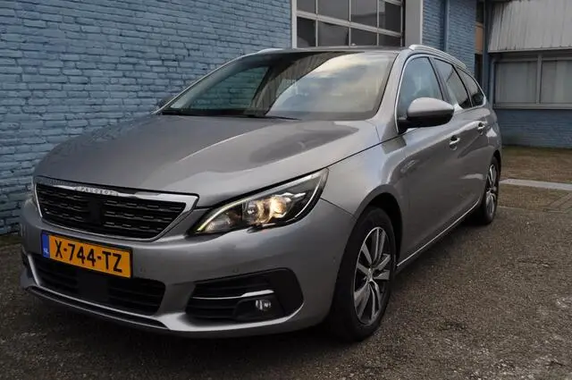 Photo 1 : Peugeot 308 2019 Essence