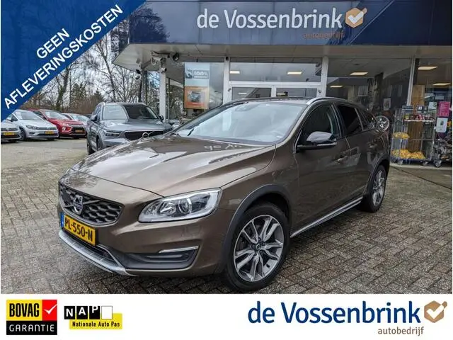 Photo 1 : Volvo V60 2017 Petrol