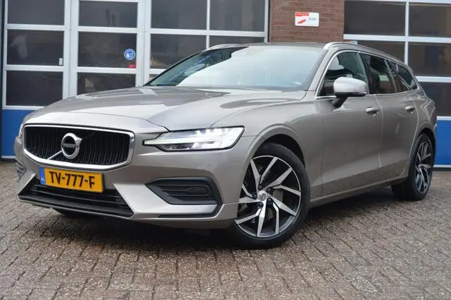 Photo 1 : Volvo V60 2018 Petrol