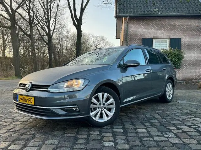 Photo 1 : Volkswagen Golf 2020 Petrol