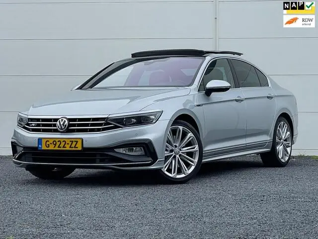 Photo 1 : Volkswagen Passat 2020 Petrol