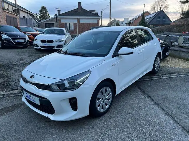 Photo 1 : Kia Rio 2017 Petrol