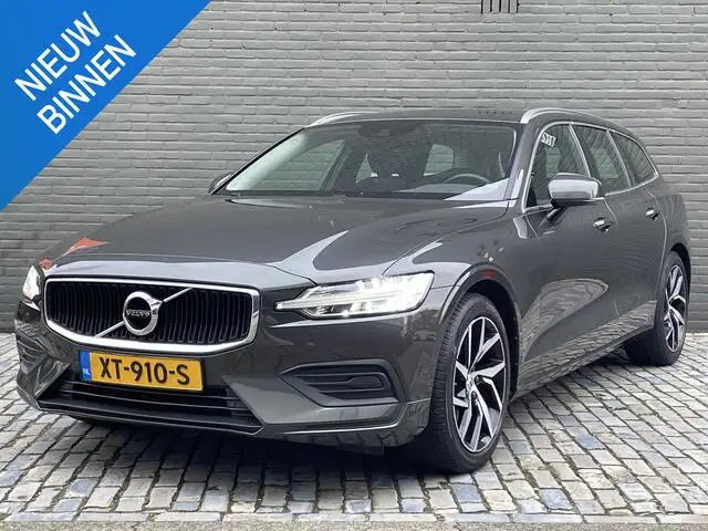 Photo 1 : Volvo V60 2019 Essence